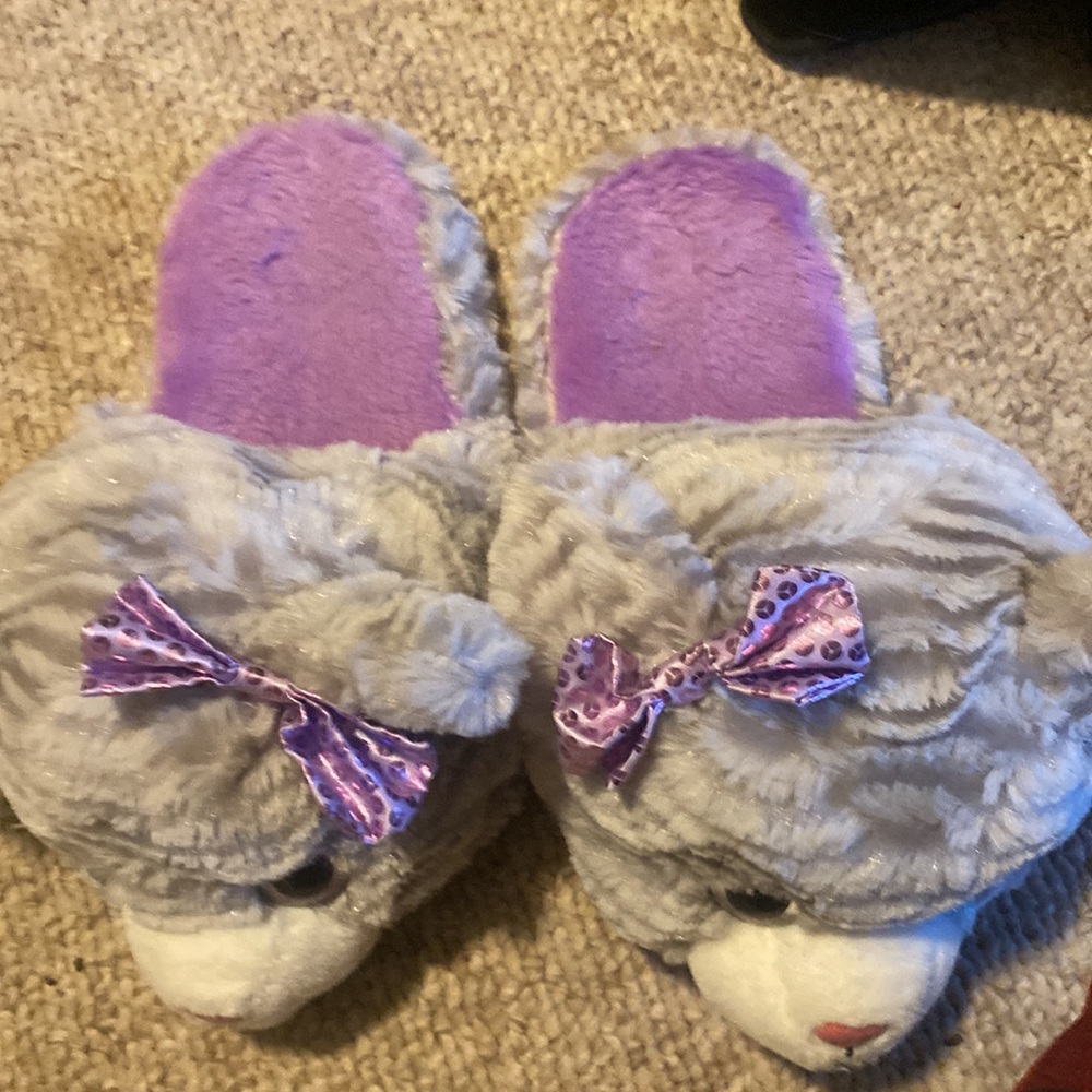 Slippers - Picture 2 of 3